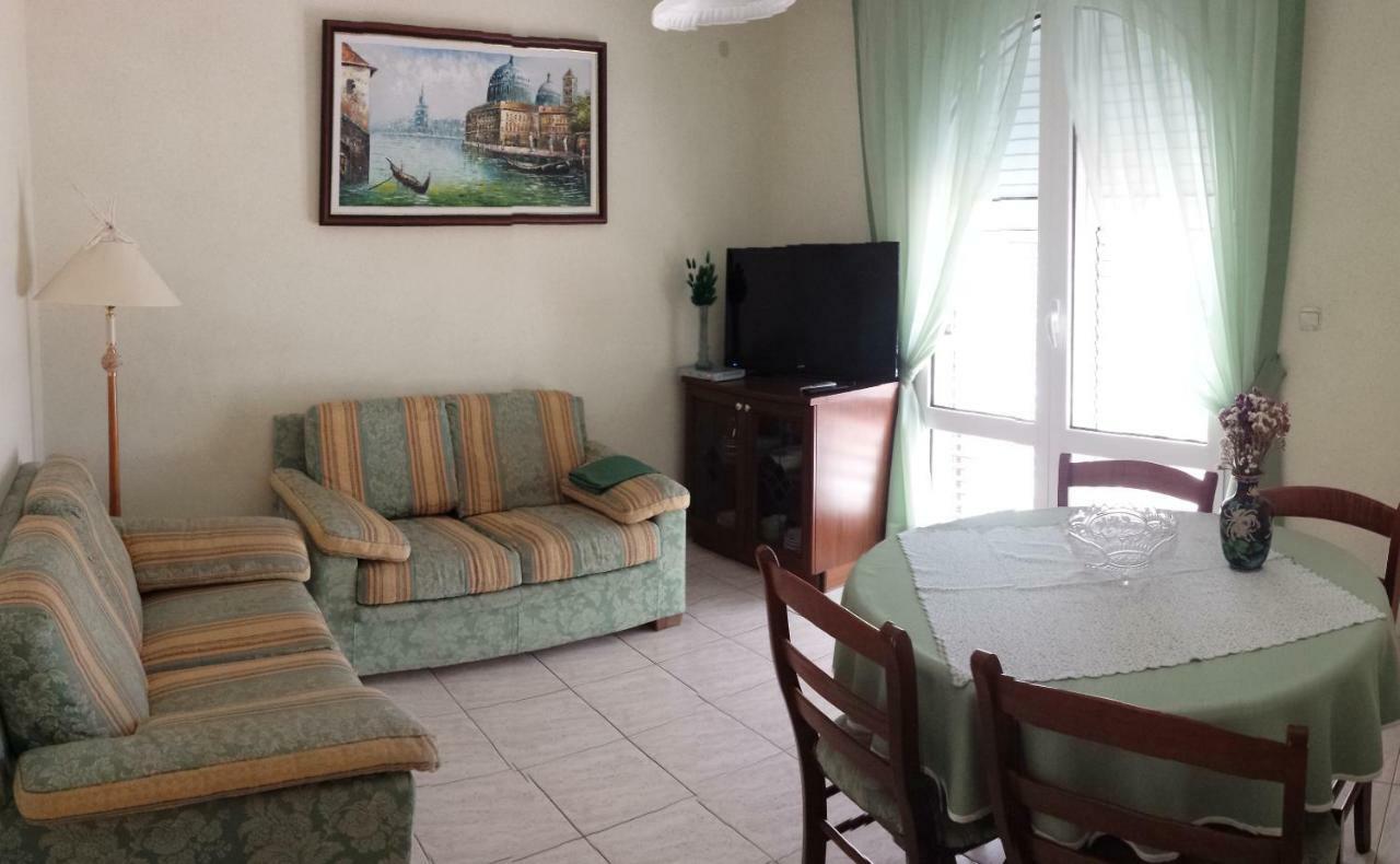 Vila "Mare" Banjol Exterior photo